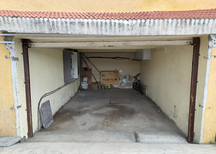1Bhk Ac Service Apartment 202