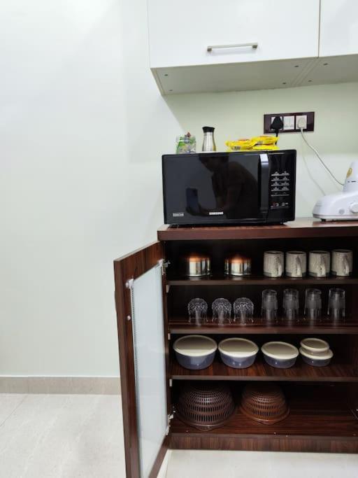 Apartment 1bhk Ac Service 202 *