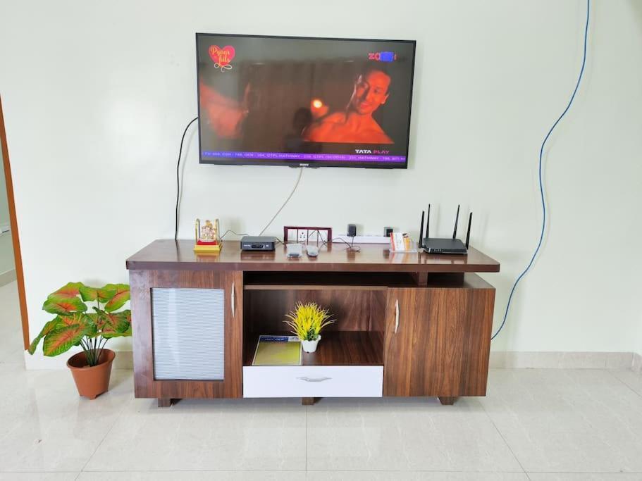Apartment 1bhk Ac Service 202