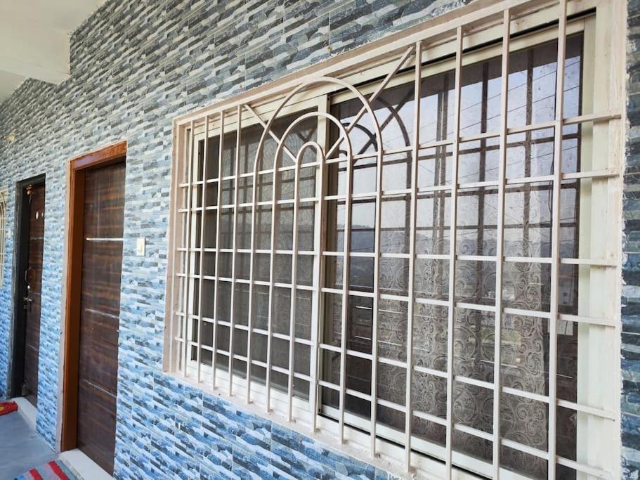 Apartment 1bhk Ac Service 202 Pune