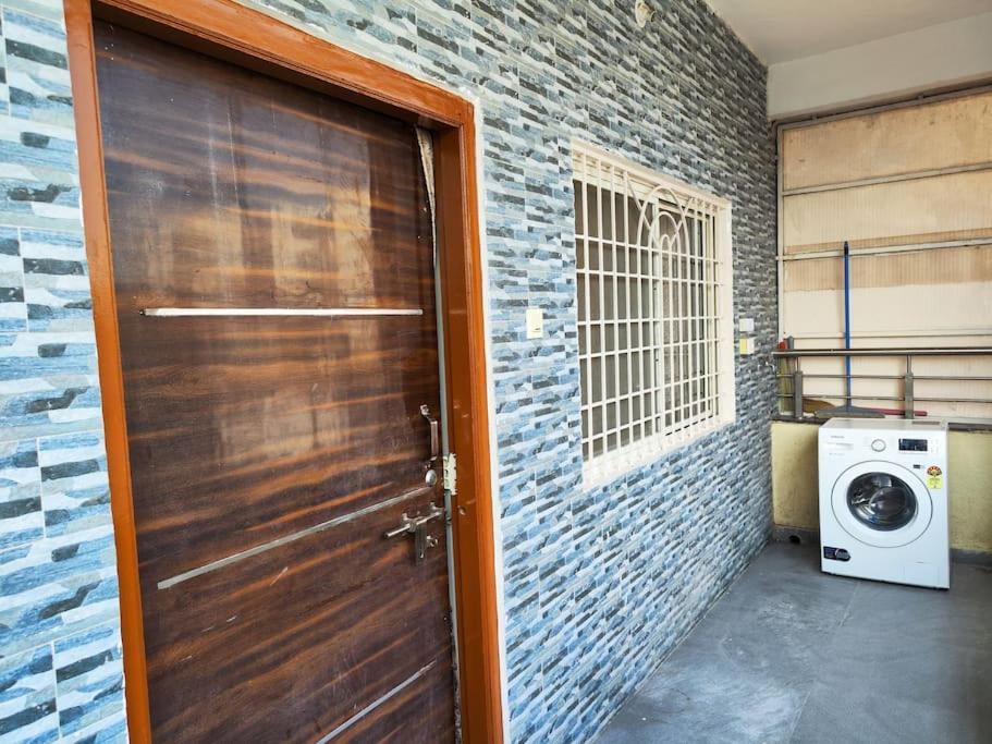 1bhk Ac Service 202 * Pune