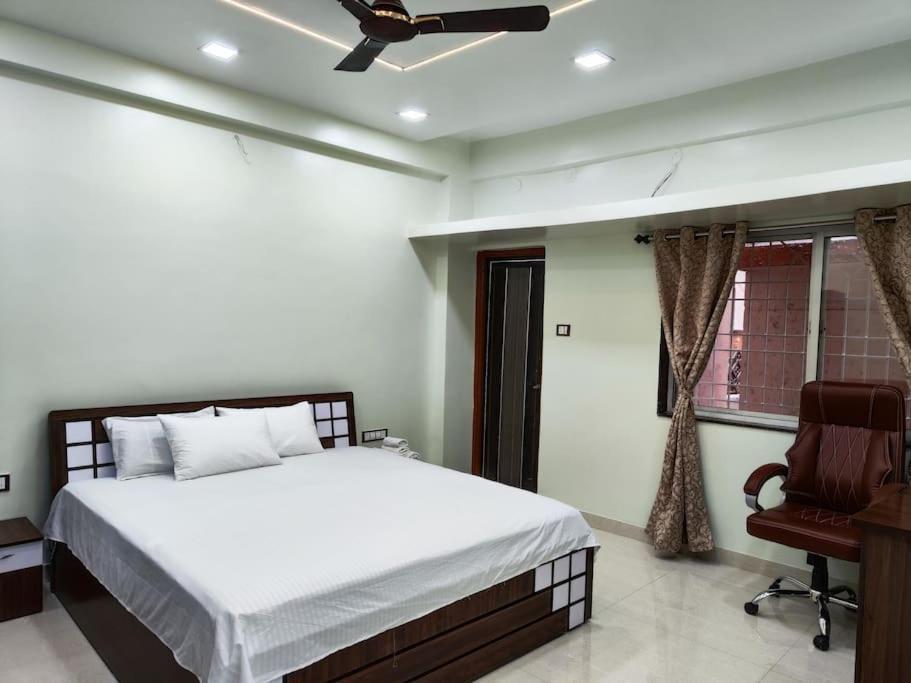 1bhk Ac Service 202 Apartment *