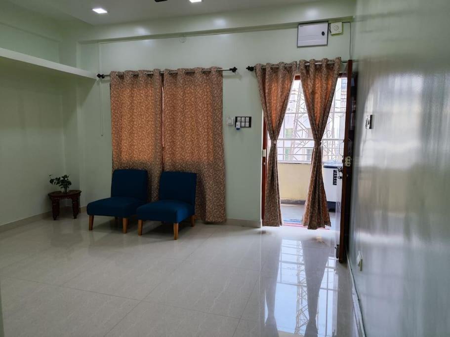Apartment 1bhk Ac Service 202
