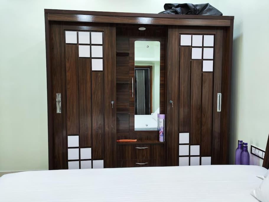 1bhk Ac Service 202 * Pune