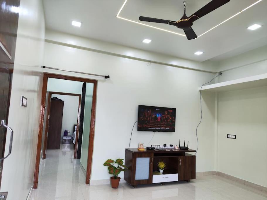 1bhk Ac Service 202 Apartment