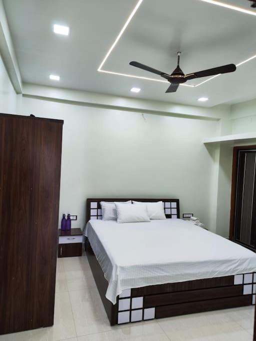 1bhk Ac Service 202 Apartment