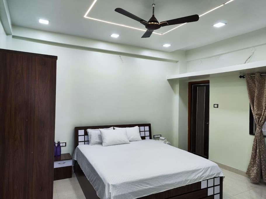 1bhk Ac Service 202 Apartment *