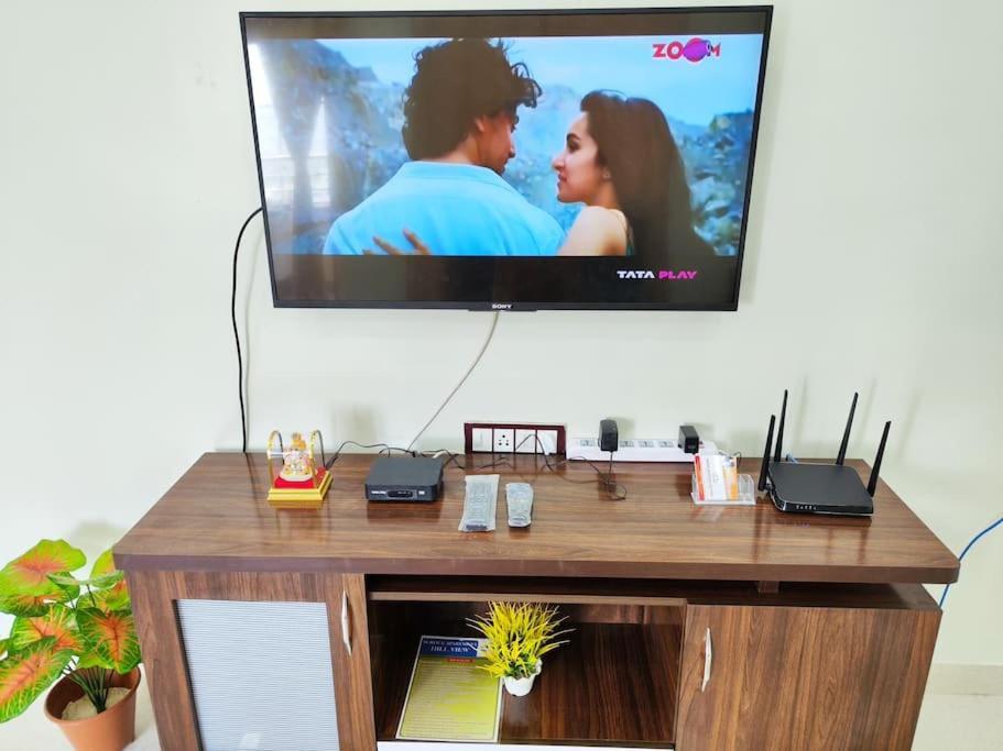 1bhk Ac Service 202 *