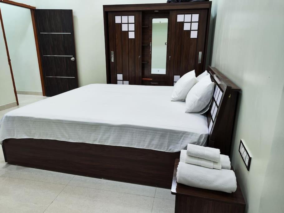 1bhk Ac Service 202 * Pune