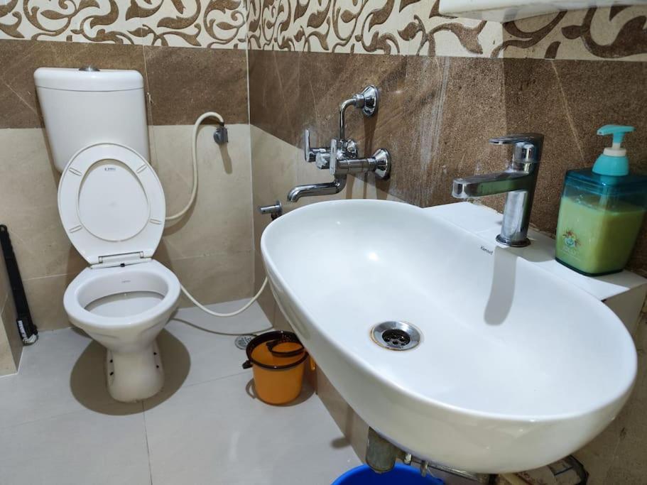 Apartment 1bhk Ac Service 202 Pune