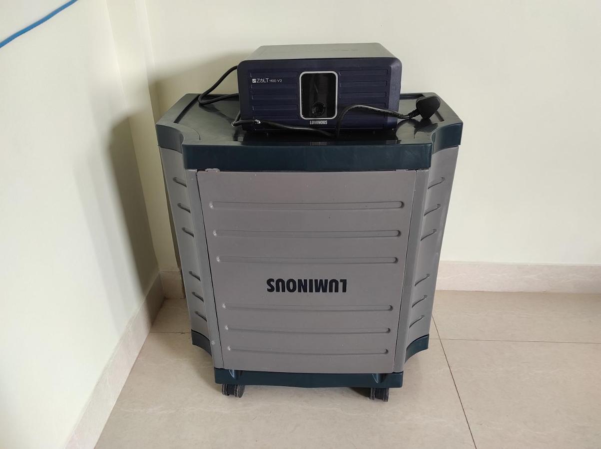Apartment 1bhk Ac Service 202 *