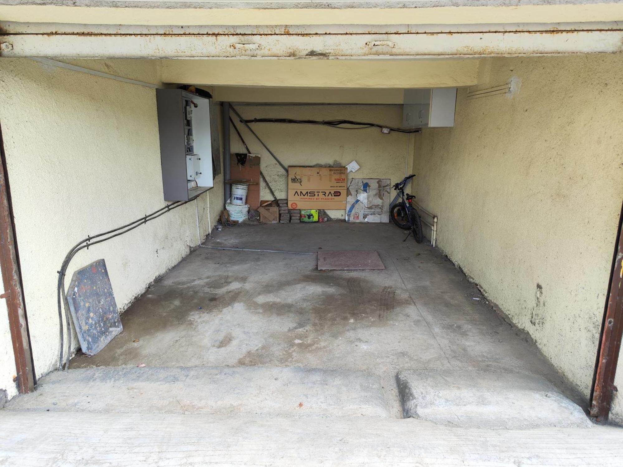 Apartment 1bhk Ac Service 202 Pune