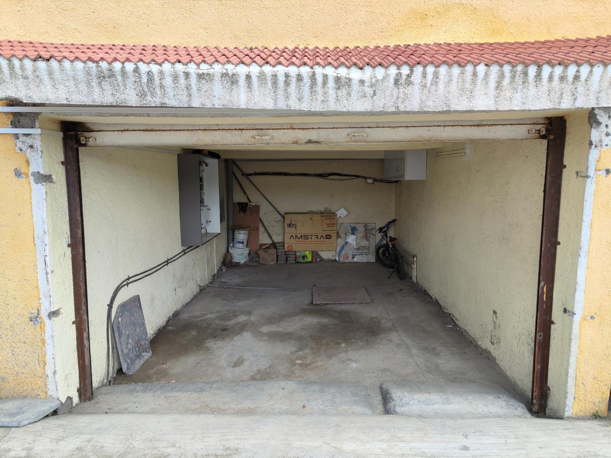 1bhk Ac Service 202 Apartment *